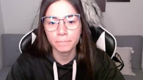 Snapshot of wolfs_daughter chatting on October 20, 1:54 am Alex online show from October 20, 1:54 am