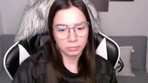Snapshot of wolfs_daughter chatting on October 6, 2:29 am Alex online show from October 6, 2:29 am
