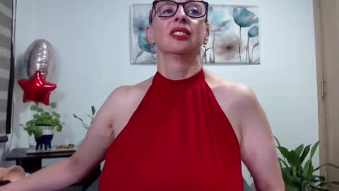 Snapshot of womanhornyx chatting on October 19, 1:43 am Womanhornyx online show from October 19, 1:43 am