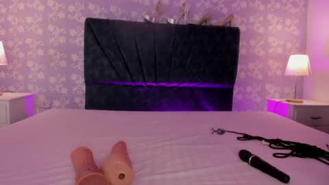 wonderkloe_ online show from April 12, 2:37 am