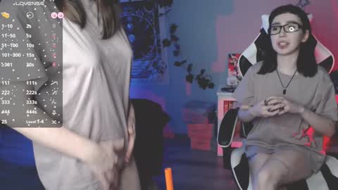 Julia and Amelia online show from January 30, 7:15 pm