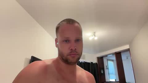 Snapshot of wsvogel chatting on March 5, 11:28 am joejoe online show from March 5, 11:28 am