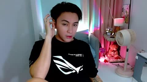 Snapshot of xasianprince4youx chatting on December 5, 7:43 am khris online show from December 5, 7:43 am