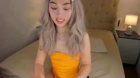 Snapshot of xdropgorgeous_onlyamira chatting on October 6, 1:40 pm Hello ur lovely AMIRA online show from October 6, 1:40 pm