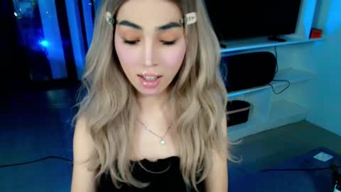 Snapshot of xdropgorgeous_onlyamira chatting on October 13, 11:56 am Hello ur lovely AMIRA online show from October 13, 11:56 am
