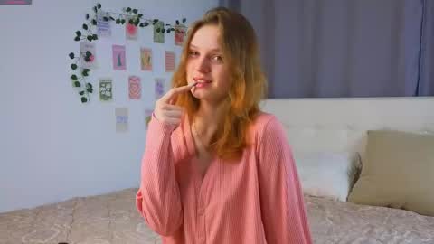 Luna and Lina online show from December 3, 4:13 am