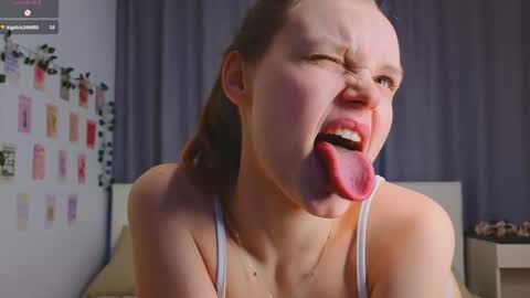 Luna and Lina online show from December 5, 4:34 am