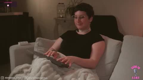 Snapshot of ximenna_cruz_ chatting on October 20, 12:37 am Xime Independent Artist online show from October 20, 12:37 am