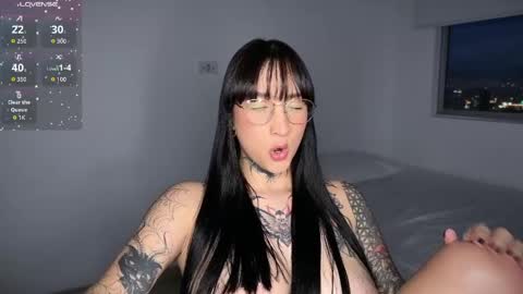 xisisxx online show from April 8, 11:30 pm