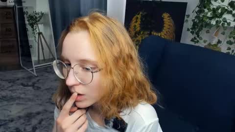Snapshot of xo_lil_dream chatting on October 12, 7:34 am Kylie online show from October 12, 7:34 am