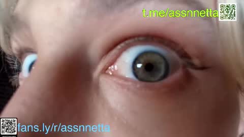 Snapshot of xoanetta chatting on September 15, 12:06 pm Assnnettablondie online show from September 15, 12:06 pm