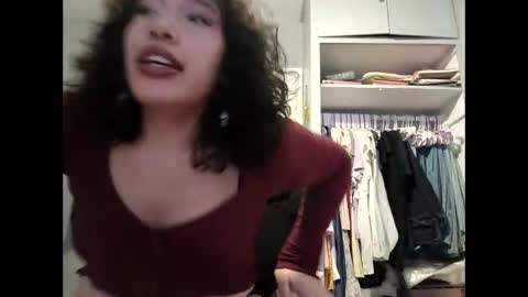 Snapshot of xsillymillyx chatting on October 15, 12:36 am Mille online show from October 15, 12:36 am