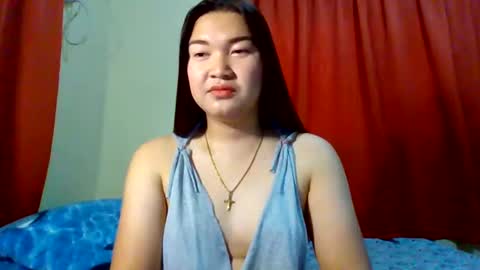Snapshot of xsweetiemajax chatting on January 13, 1:13 am HI IM PAULINE online show from January 13, 1:13 am