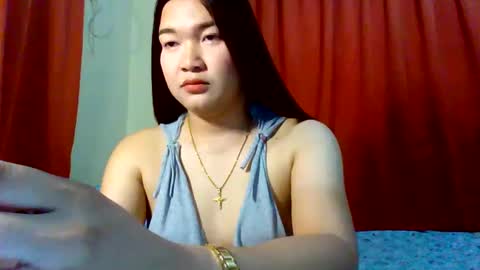 Snapshot of xsweetiemajax chatting on December 18, 2:10 am HI IM PAULINE online show from December 18, 2:10 am