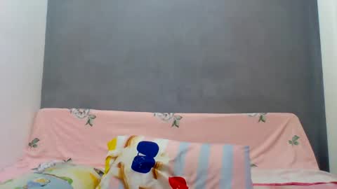 Snapshot of xsweetiemajax chatting on October 28, 2:01 am HI IM PAULINE online show from October 28, 2:01 am
