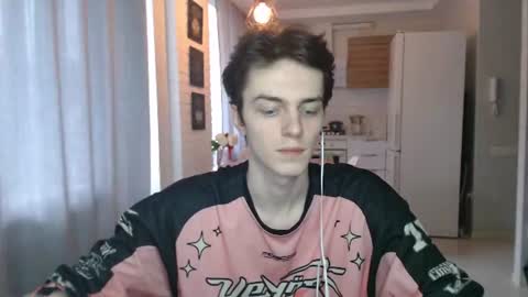 traqqq online show from June 25, 2:33 pm