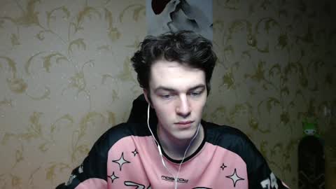 traqqq online show from March 29, 7:59 pm