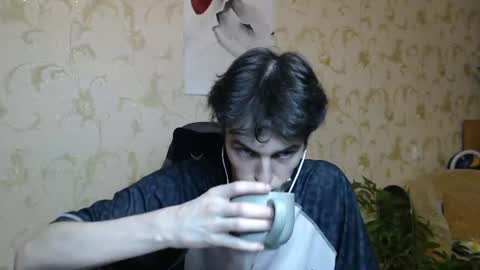 traqqq online show from June 18, 6:57 pm