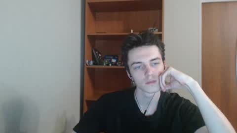 traqqq online show from October 25, 8:20 pm