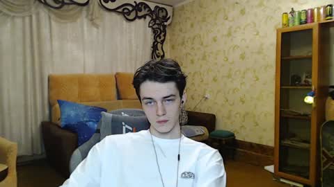 Snapshot of xtraqqq chatting on December 16, 8:37 pm traqqq online show from December 16, 8:37 pm