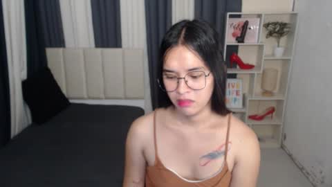 CHLOES ROOM online show from October 13, 7:38 pm