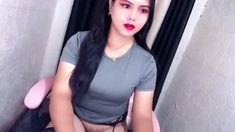Snapshot of xxhotsexydivinexx chatting on October 13, 11:29 pm divine online show from October 13, 11:29 pm