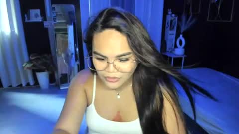 Kylie Smith online show from July 25, 7:39 am