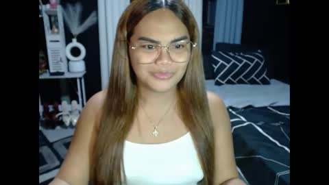 Kylie Smith online show from May 10, 5:52 pm