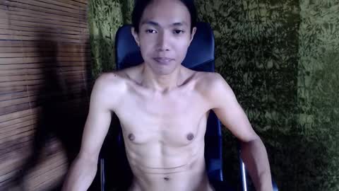 Snapshot of xxskinny_alonzoxx chatting on January 8, 2:25 am Ali online show from January 8, 2:25 am