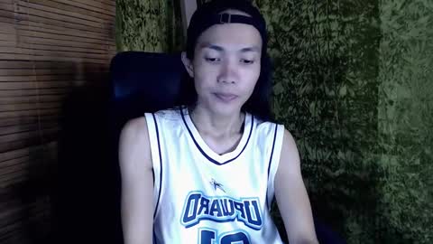 Snapshot of xxskinny_alonzoxx chatting on February 8, 5:29 am Ali online show from February 8, 5:29 am