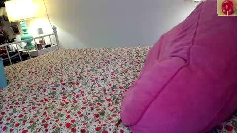 Strawberry Jane online show from April 24, 4:36 am