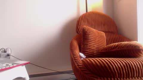 Lola online show from March 6, 2:51 pm