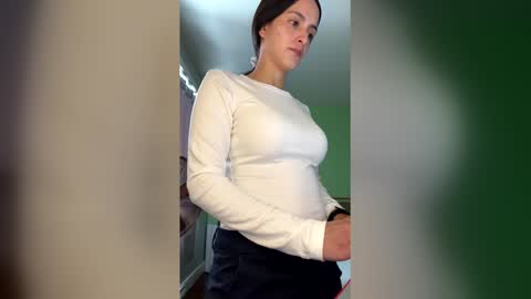 Lola online show from March 14, 4:11 pm