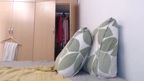 Snapshot of xxxbustybabe27x chatting on March 3, 2:49 pm Ayanda online show from March 3, 2:49 pm