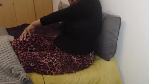 Snapshot of xxxbustybabe27x chatting on September 28, 10:19 pm Ayanda online show from September 28, 10:19 pm