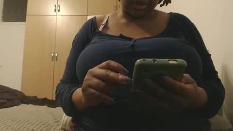 Snapshot of xxxbustybabe27x chatting on February 25, 6:44 pm Ayanda online show from February 25, 6:44 pm