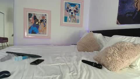 Snapshot of xxxvibesxo chatting on September 21, 2:15 am Lil Luna online show from September 21, 2:15 am