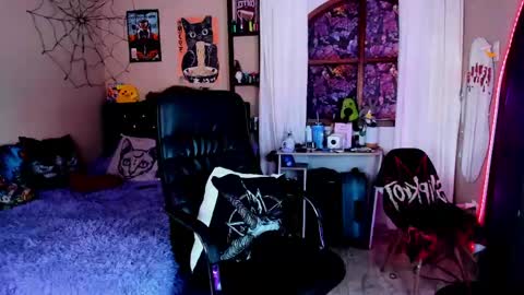 xzerox_ online show from May 27, 8:28 pm