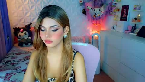 YANG AUDREY LONE online show from October 14, 9:01 am