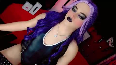 yarethrousss online show from April 7, 5:20 am