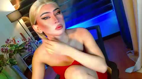 miss yasii online show from March 22, 4:00 pm