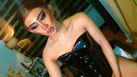 miss yasii online show from May 12, 5:22 pm