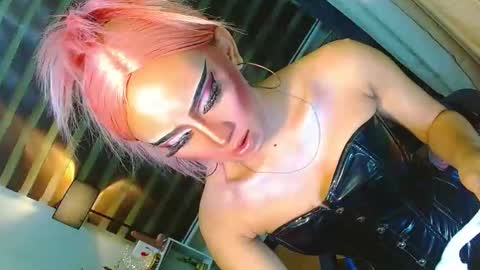 miss yasii online show from June 5, 3:50 pm