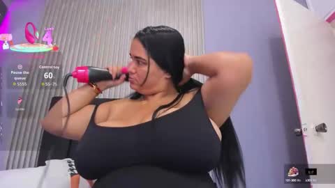 Snapshot of yasmin_bigtits chatting on October 12, 12:20 pm Yasmin online show from October 12, 12:20 pm