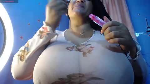 Snapshot of yasmin_bigtits chatting on February 4, 10:00 am Yasmin online show from February 4, 10:00 am