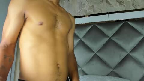 Snapshot of yayi_derek chatting on February 21, 11:55 am yayi derek online show from February 21, 11:55 am