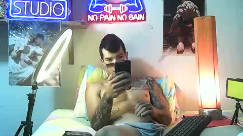 yeisoncastellanos1999 online show from October 21, 7:06 pm