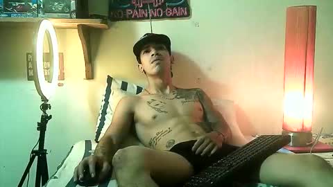yeisoncastellanos1999 online show from April 23, 5:47 pm