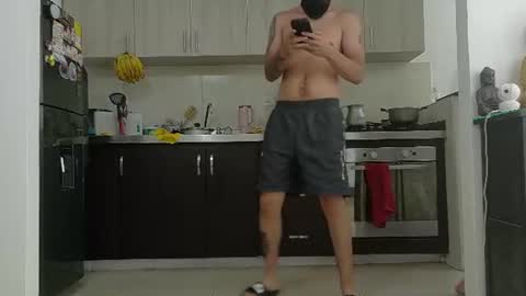 yeisongomezz online show from July 28, 5:13 pm