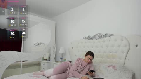 yennefer13 online show from October 31, 9:48 pm